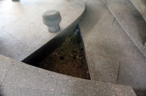 Serpentine Pavilion 2012 hole in floor exposing ground underneath