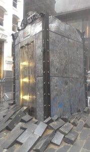 Oded Hirsch's Lift at Liverpoo Biennial 2012 from the front in the rain